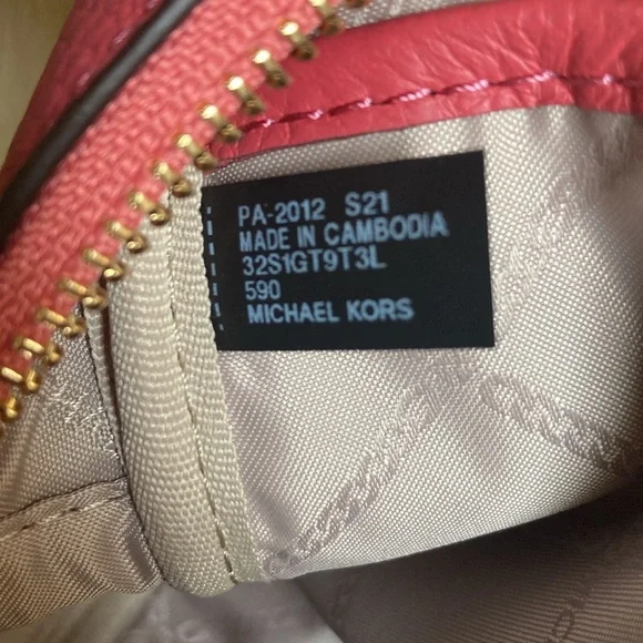 EUC Michael Kors Jet Set Charm Large Zip Travel Pouch, light berry sorbet